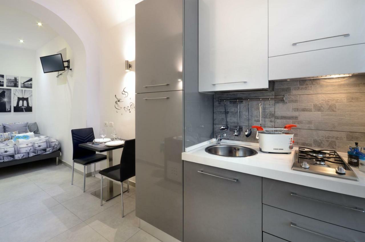 נאפולי Alexandra Exclusive Apartment מראה חיצוני תמונה