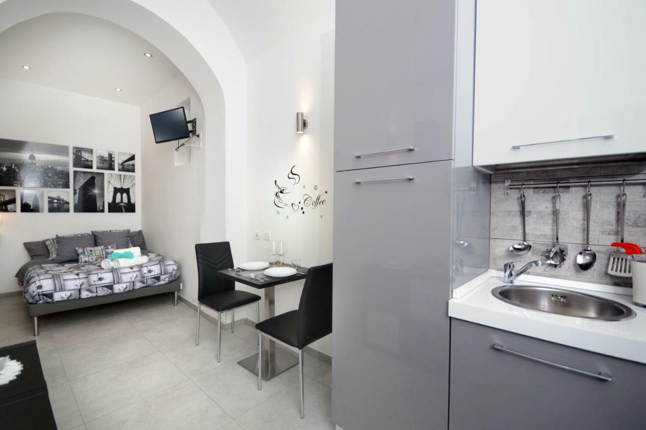 נאפולי Alexandra Exclusive Apartment מראה חיצוני תמונה